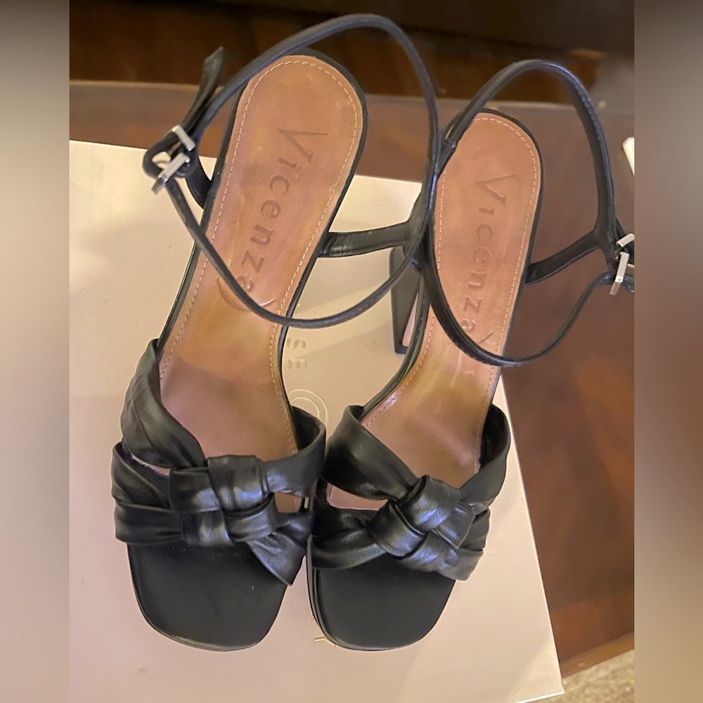 ⚫️ Anthropologie Black Platform Heels